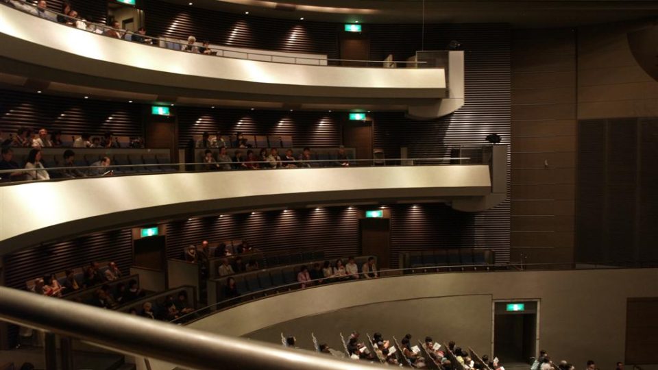 Hlediště divadla v Tokorozawě při prvním japonském uvedení Dalibora