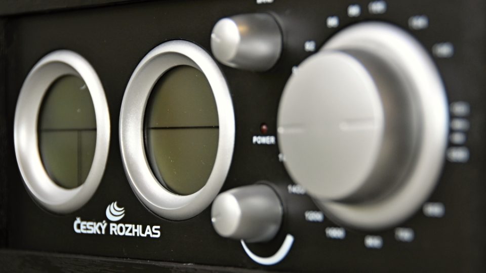 Každý Zpravodaj Zelené vlny si odnesl plno dárků. Jedním z nich bylo krásné dřevěné retro rádio | foto: Petra Škarková, Český rozhlas Každý Zpravodaj Zelené vlny si odnesl plno dárků. Jedním z nich bylo krásné dřevěné retro rádio